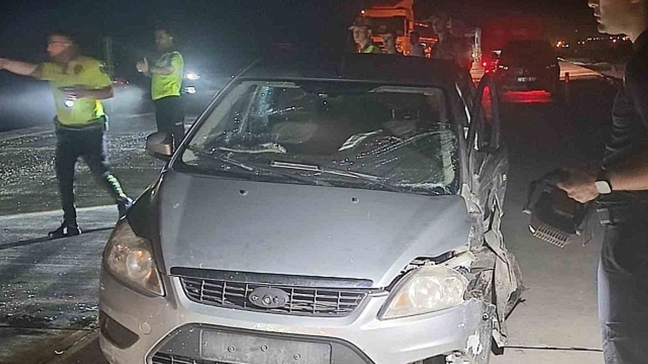 Cizre''de hafif ticari araç ile otomobil çarpıştı: 6 yaralı