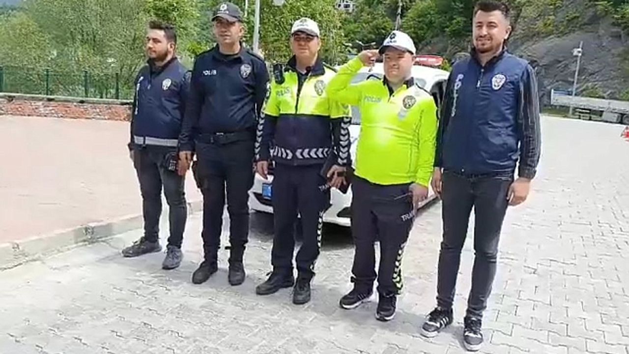 Down Sendromlu Barış''ın hayali gerçek oldu: Trafik polisi olarak uygulamaya katıldı
