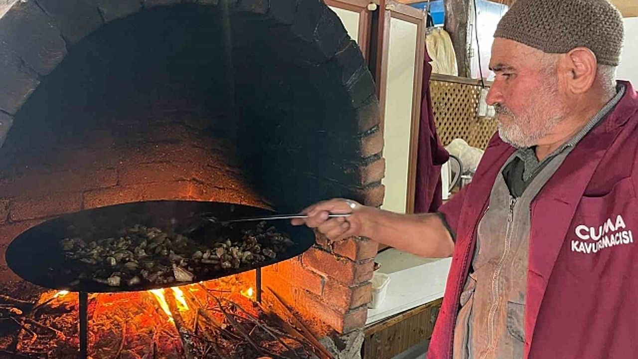 Dualı güveçlerden yemek için akın akın geliyorlar