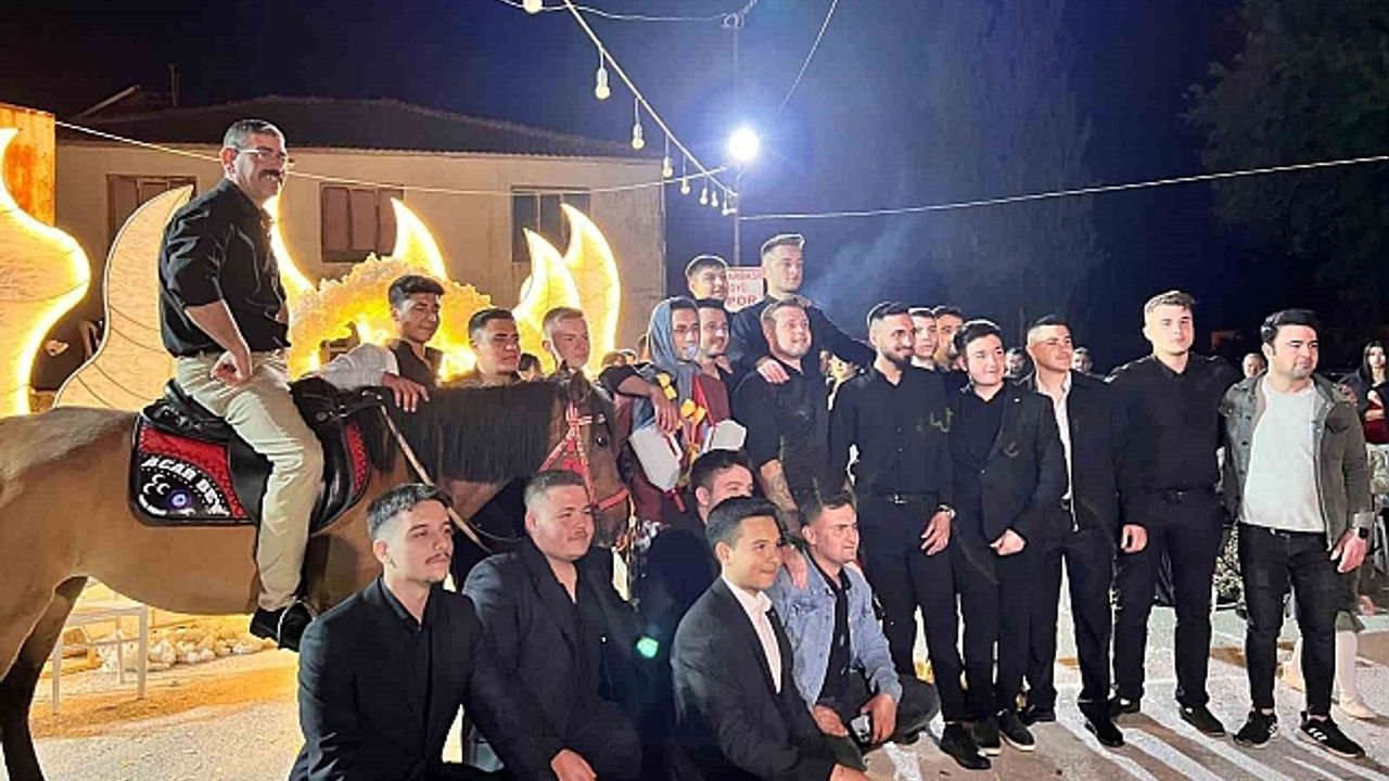 Düğünde takı yerine geline buzağı damada at hediye ettiler