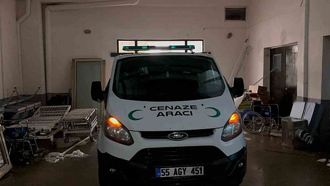 Fransa''daki yangında hayatını kaybeden 3 kardeş Rize''ye getirildi