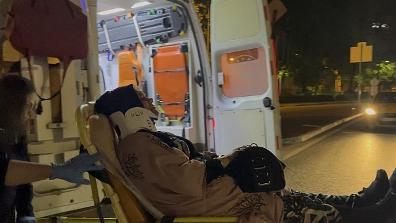 Işık ihlali kaza getirdi... Kırmızı ışıkta geçen otomobil taksiye çarptı: 7 yaralı