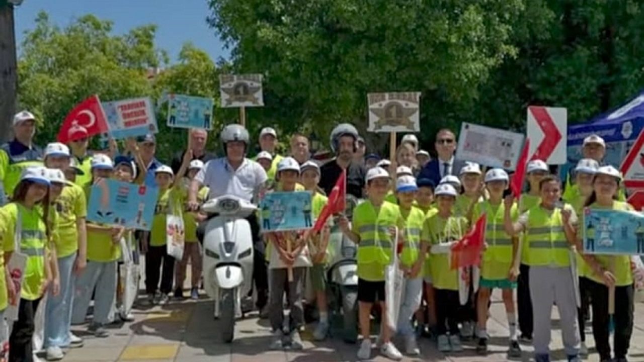 Ortaca''da öğrencilerle yaya geçidi eğitimi gerçekleştirildi