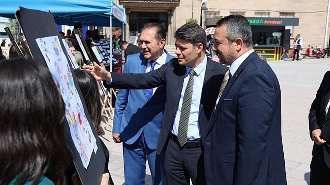 "Sen Yeter Ki Oku" etkinliği Sandıklı''da kitapseverleri buluşturdu