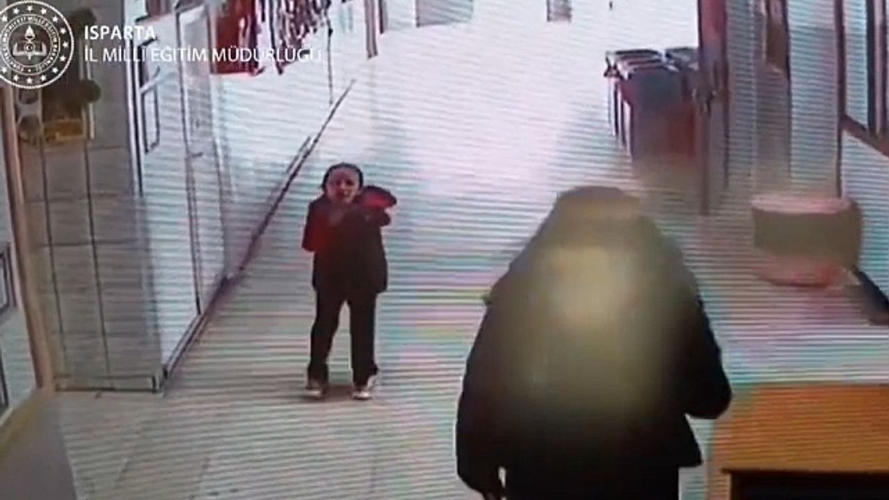 Sınıfta ölümle burun buruna gelen öğrenciye öğretmeni can oldu