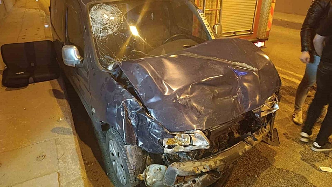 Tünelde yapılan sollama kazayla sonuçlandı: 2''si çocuk 5 yaralı