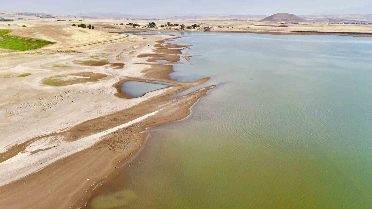 Patnos Barajı"nda  su seviyesi alarm veriyor