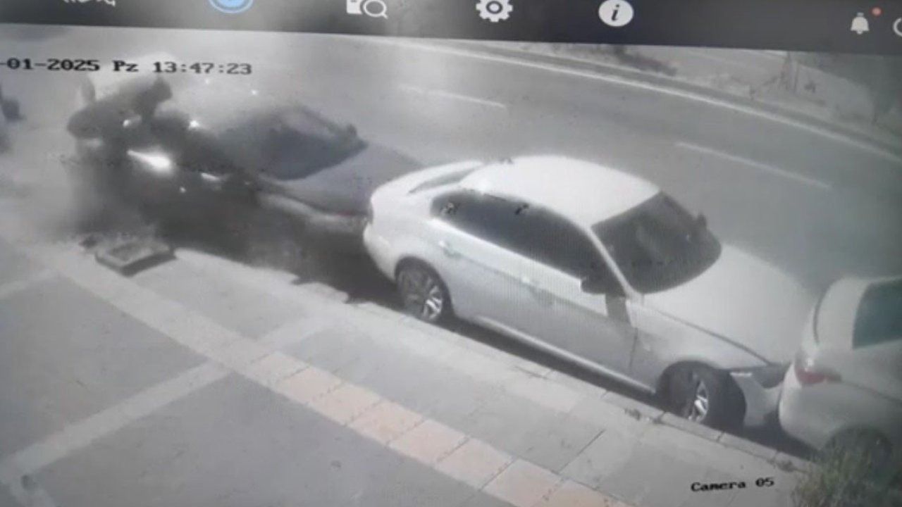 Kars"ta fren yerine gaza basan sürücü 4 araca çarptı