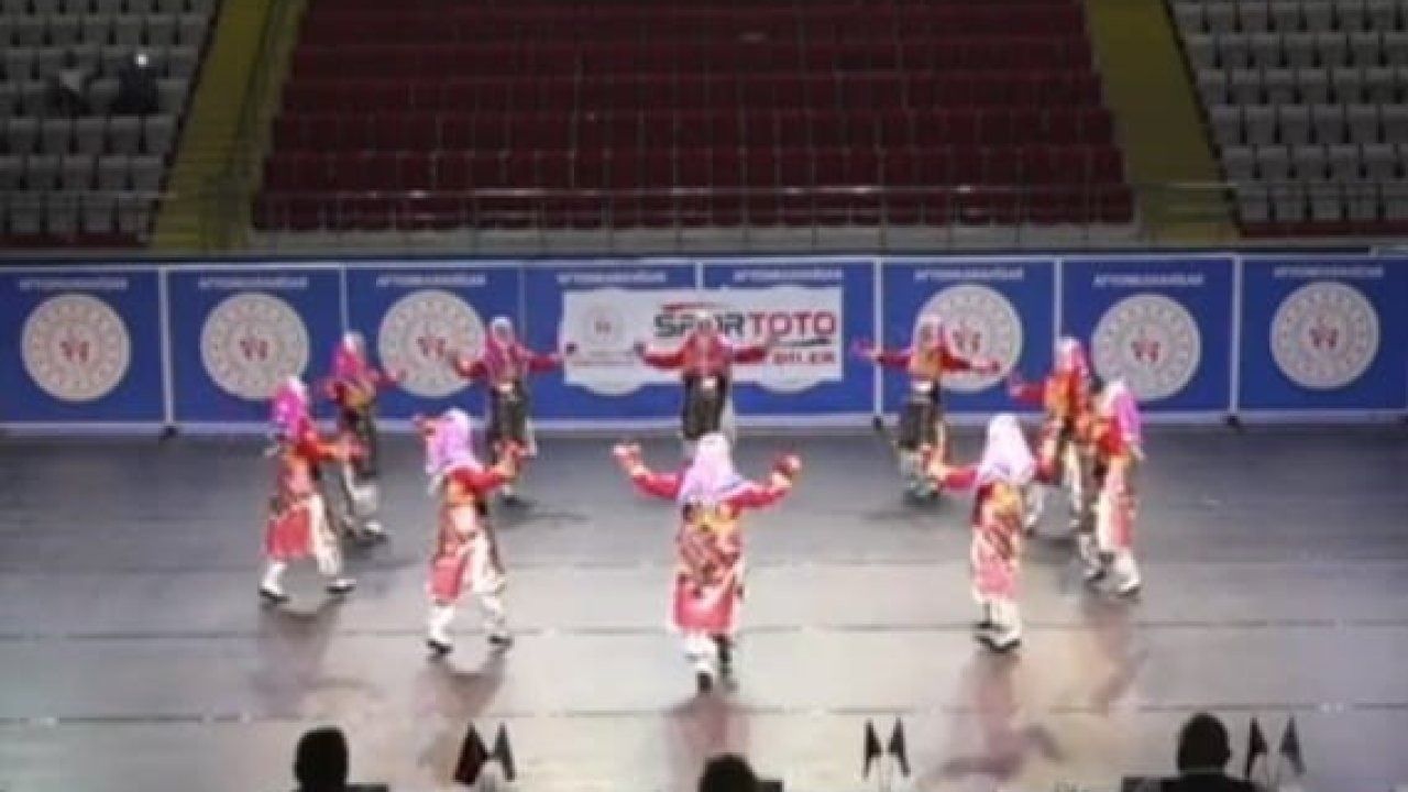 Balıkesirli folklorcular göz doldurdu