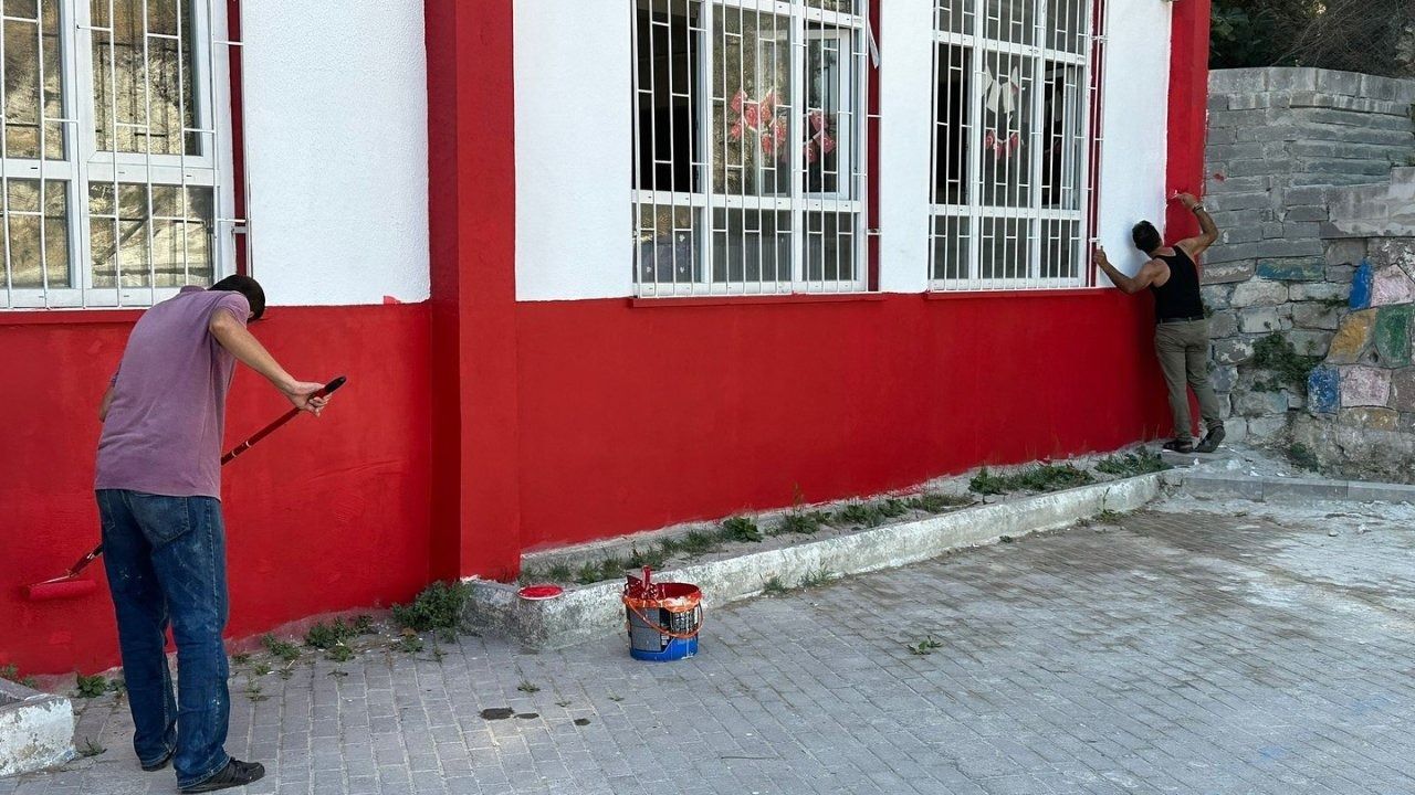 Kuşadası"nda okullar Denetimli Serbestlik iş birliğiyle yenilendi