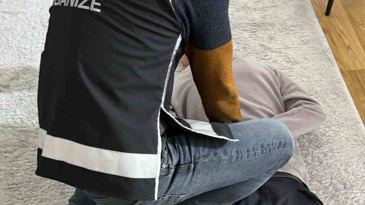 30 yıl hapisle aranan şahıs, Menemen"de gizlendiği evde yakalandı