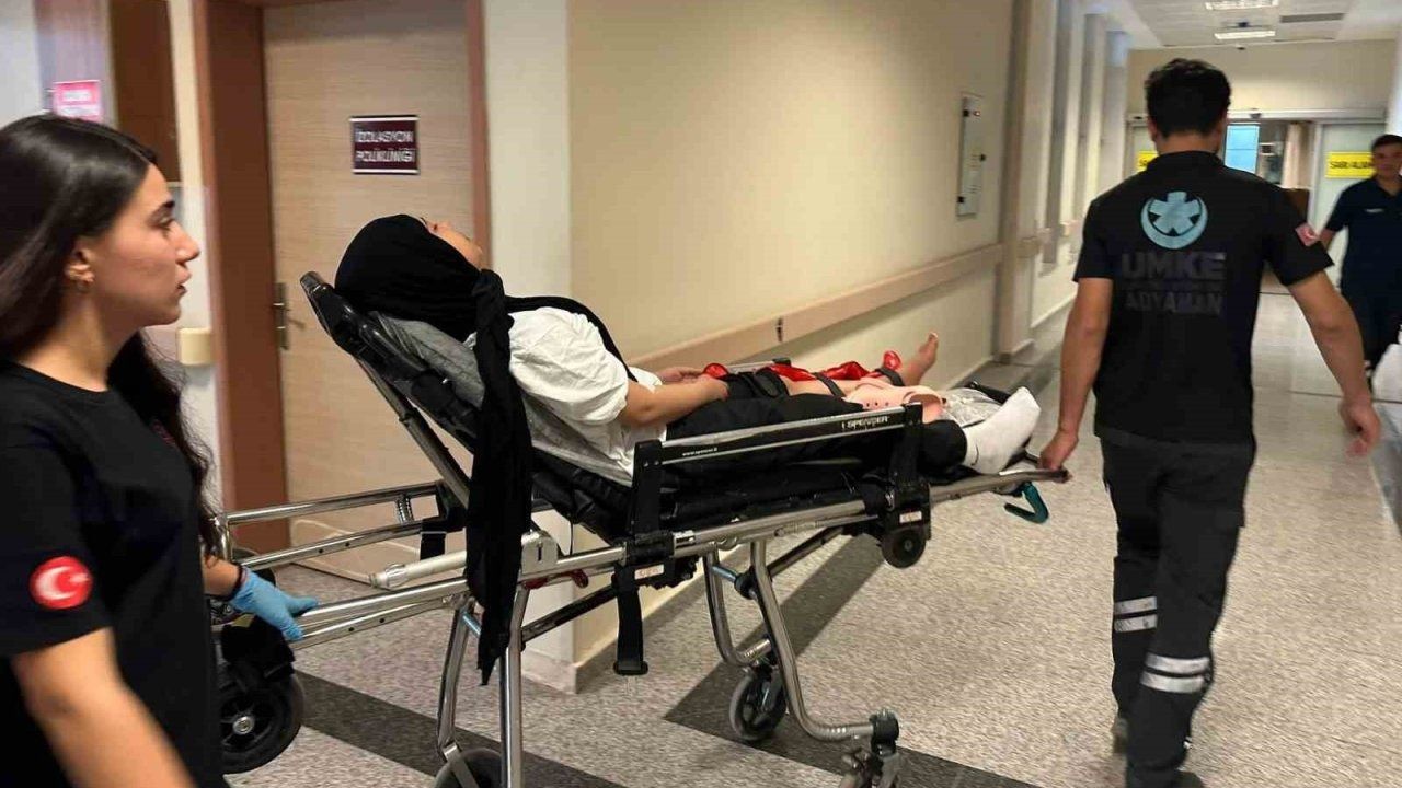 Otomobille motosiklet çarpıştı: 2 yaralı