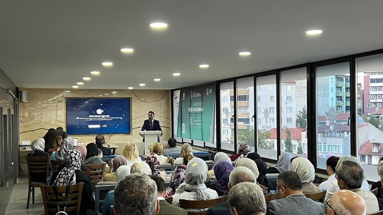 AK Parti teşkilatına yeşil dönüşüm sunumu