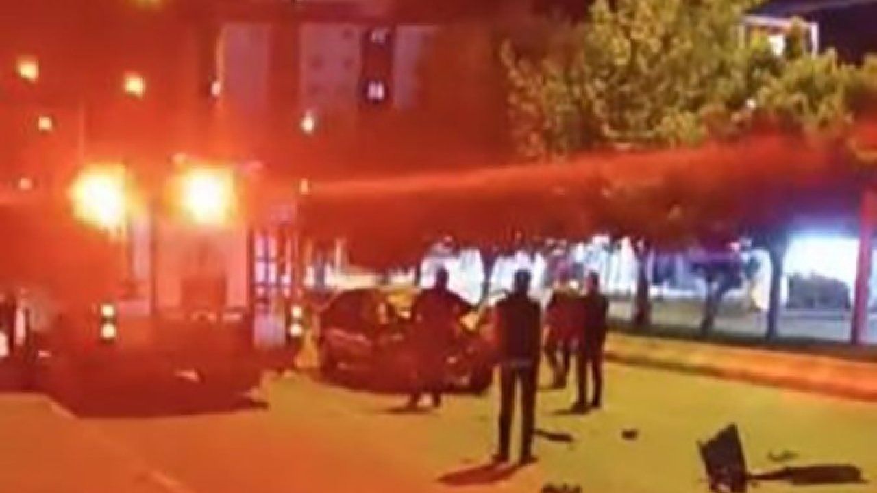 Muş-Bitlis yolunda otomobil traktöre çarptı: 1 yaralı