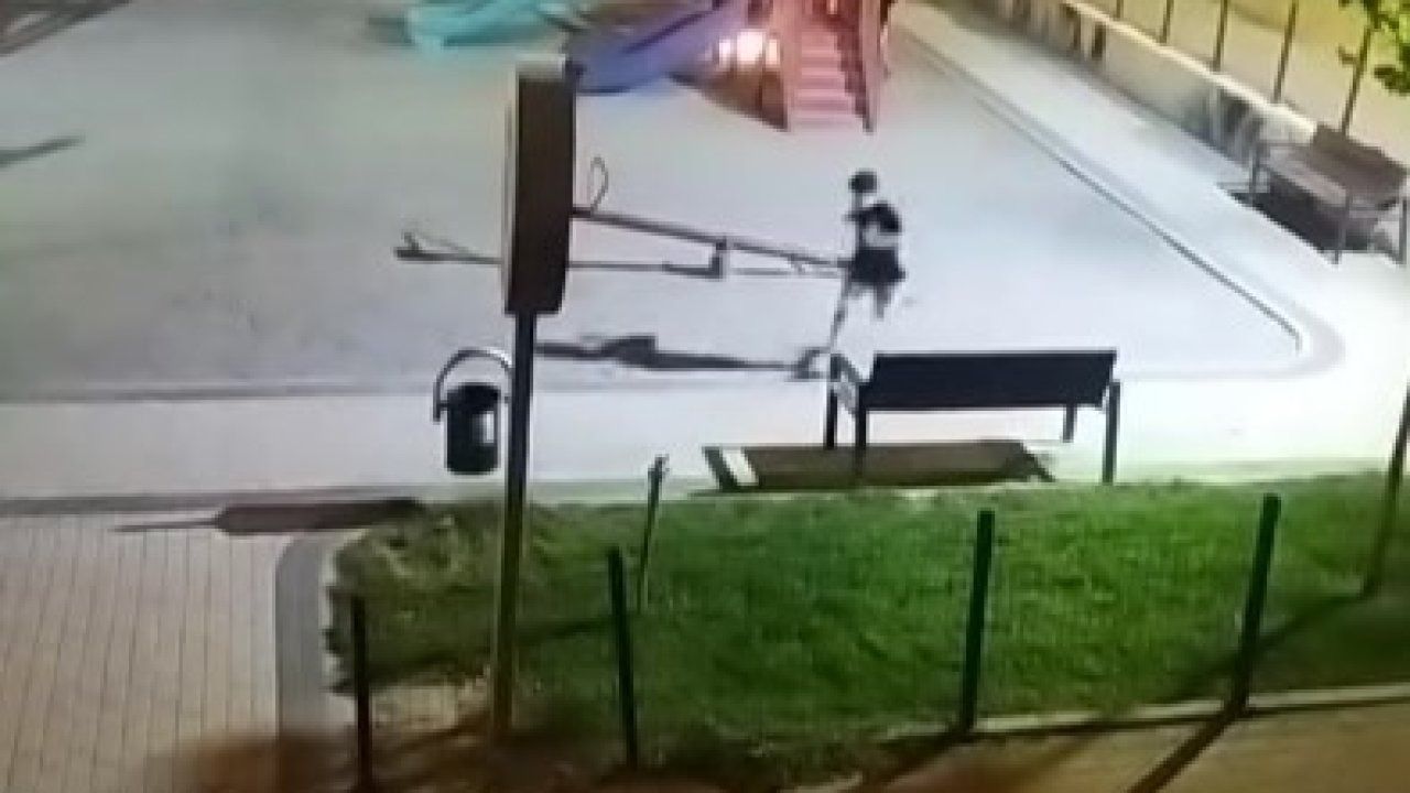 Bursa"da çocuklar oyun parkını ateşe verdi