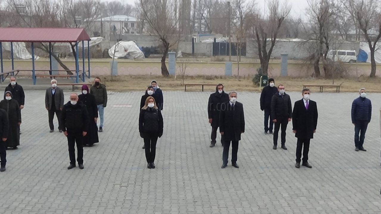 OKULLARDA İSTİKLAL MARŞI OKUNDU