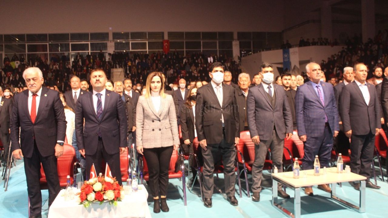 SERHAT TURAKTÜRKİYE-AZERBAYCAN KARDEŞLİĞİNİ SAHNEDE BULUŞTURDU