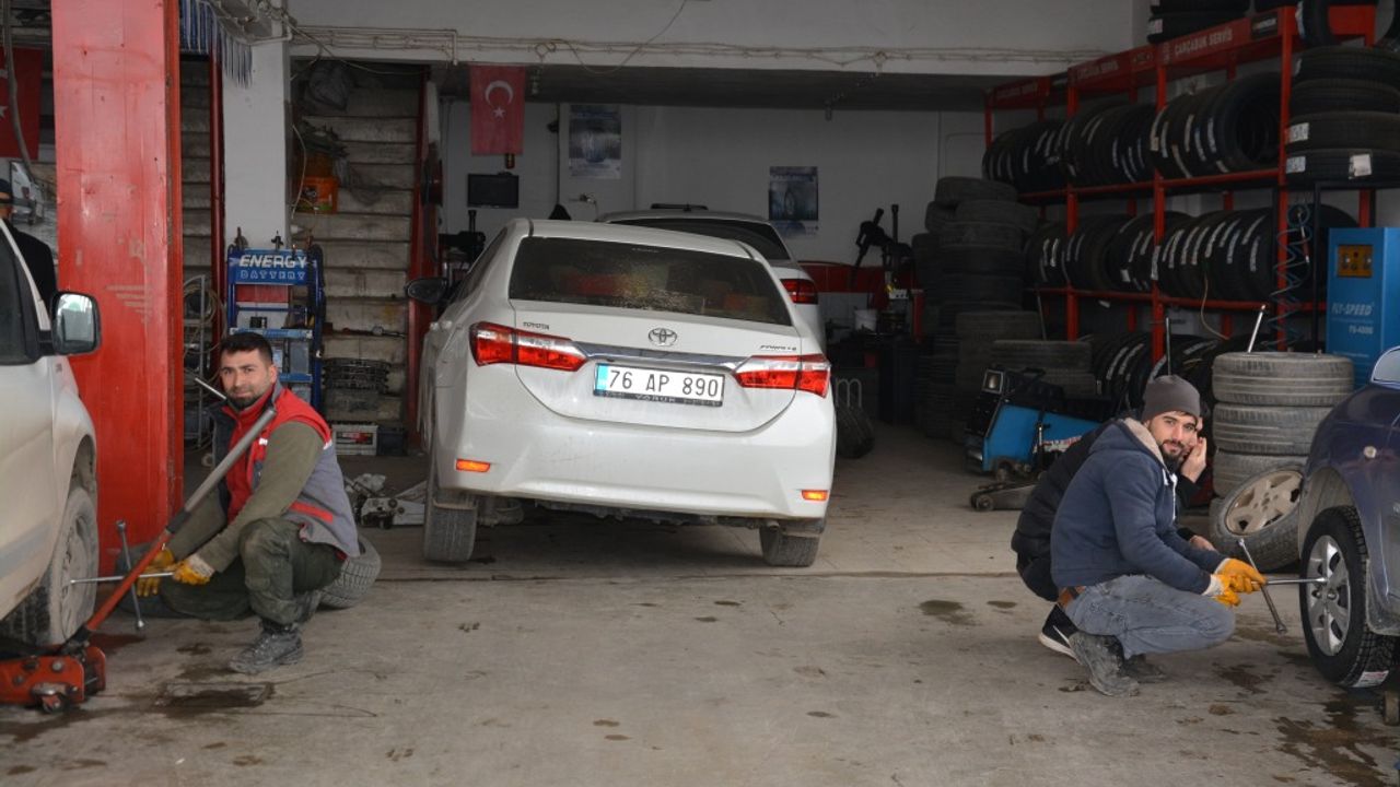Sanayide Kış lastiği  yoğunluğu yaşanıyor