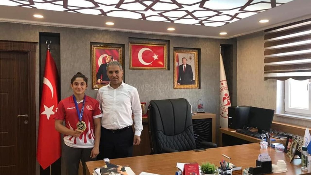 ÖZLEM YILDIZdan Altın Vuruş