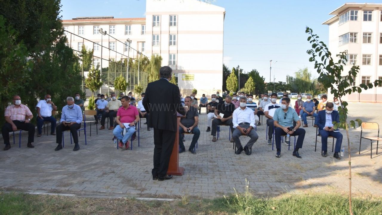 Milli Eğitim Müdürü Hakan Gönen Okul Müdürleri ile Toplantı Yaptı