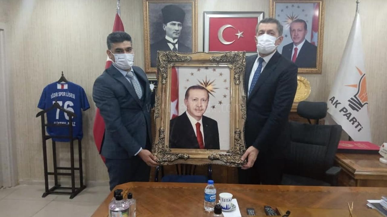 Milli Eğitim Bakanı Ziya Selçuk Ak Parti İl Başkanlığını Ziyaret Etti