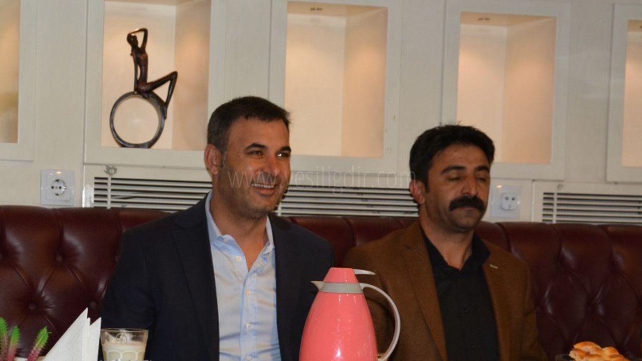 BAŞKAN AKKUŞ BASINLA  KAHVALTIDA BULUŞTU