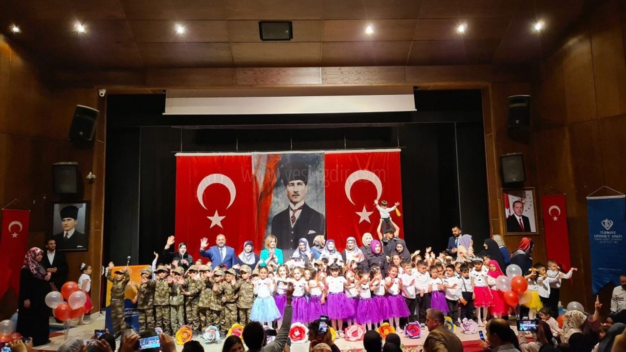 Hatice Sarıibrahim Kuran Kursu Minik Yürekler yıl sonu etkinliğine katıldı