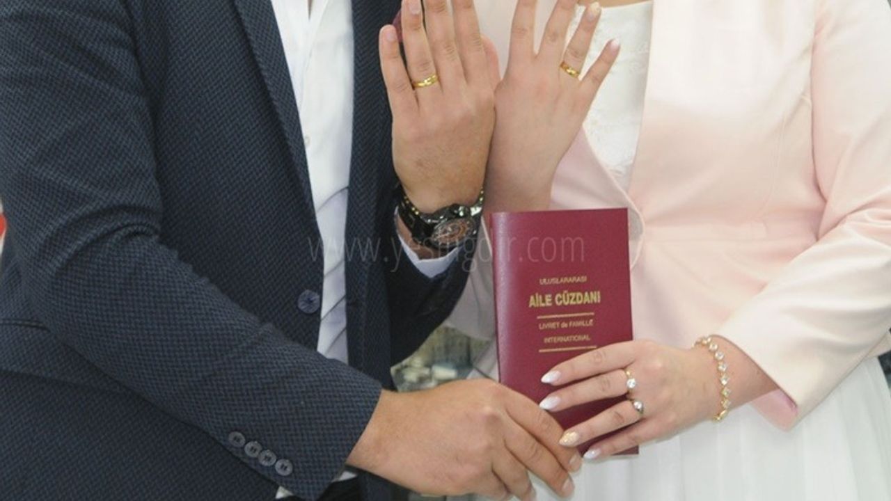 Evlenen çiftlerin sayısı 2020 yılında 487 bin 270 oldu