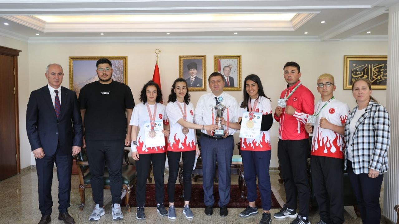 Sporcular dan Vali H Engin Sarıibrahime Ziyaret