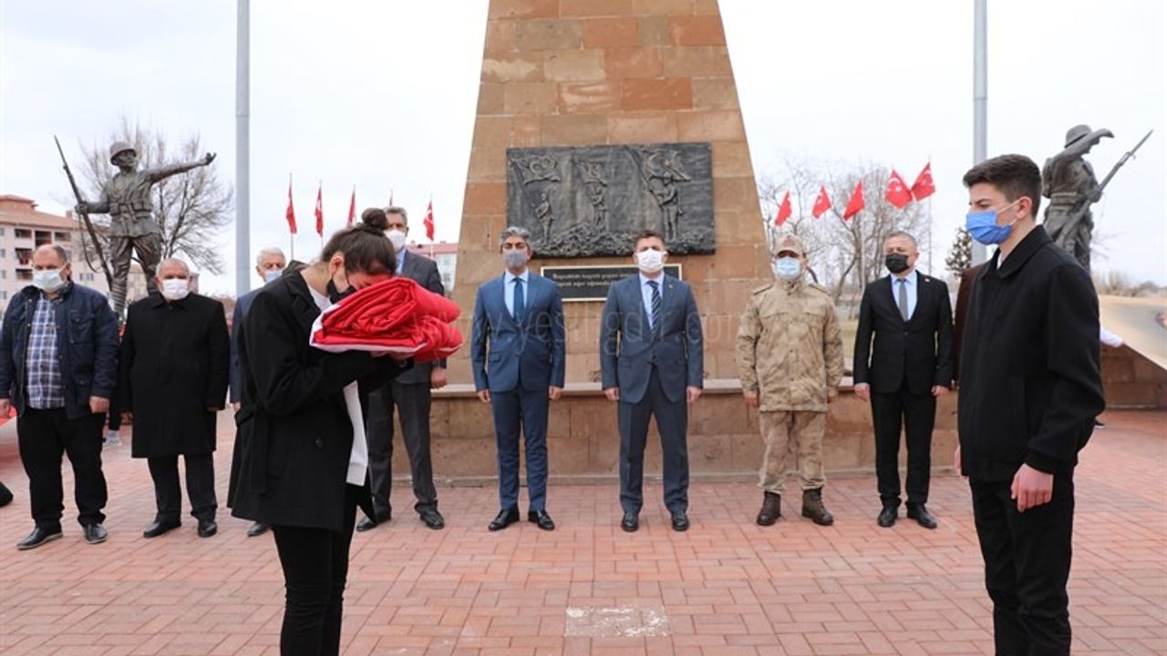 Vali  H Engin Sarıibrahim''in Katılımı İle Anadolu Gönül Yolu-81 Genç 81 Bayrak Etkinliği Gerçekleştirildi