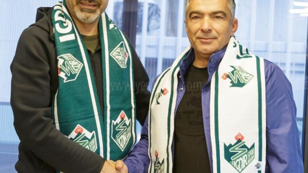 Alagöz Holding Iğdır FK Bayram Toysal ile el sıkıştı