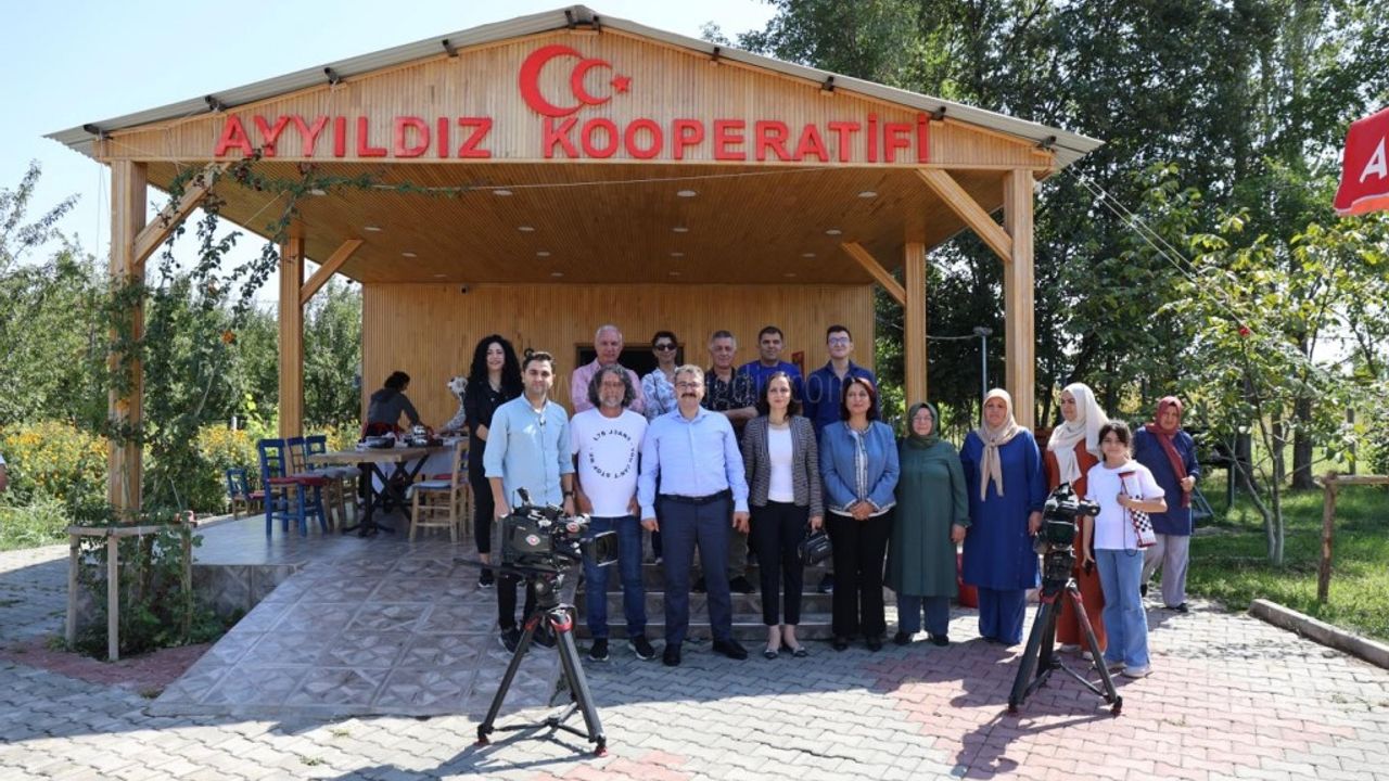 Vali Ercan Turan Ayyıldız  Kadın Kooperatifini ziyaret etti