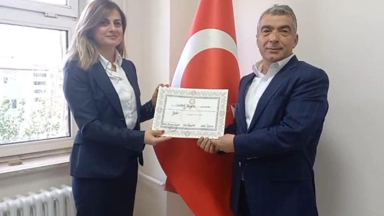 AK Parti Iğdır  Milletvekili Cantürk Alagöz mazbatasını aldı
