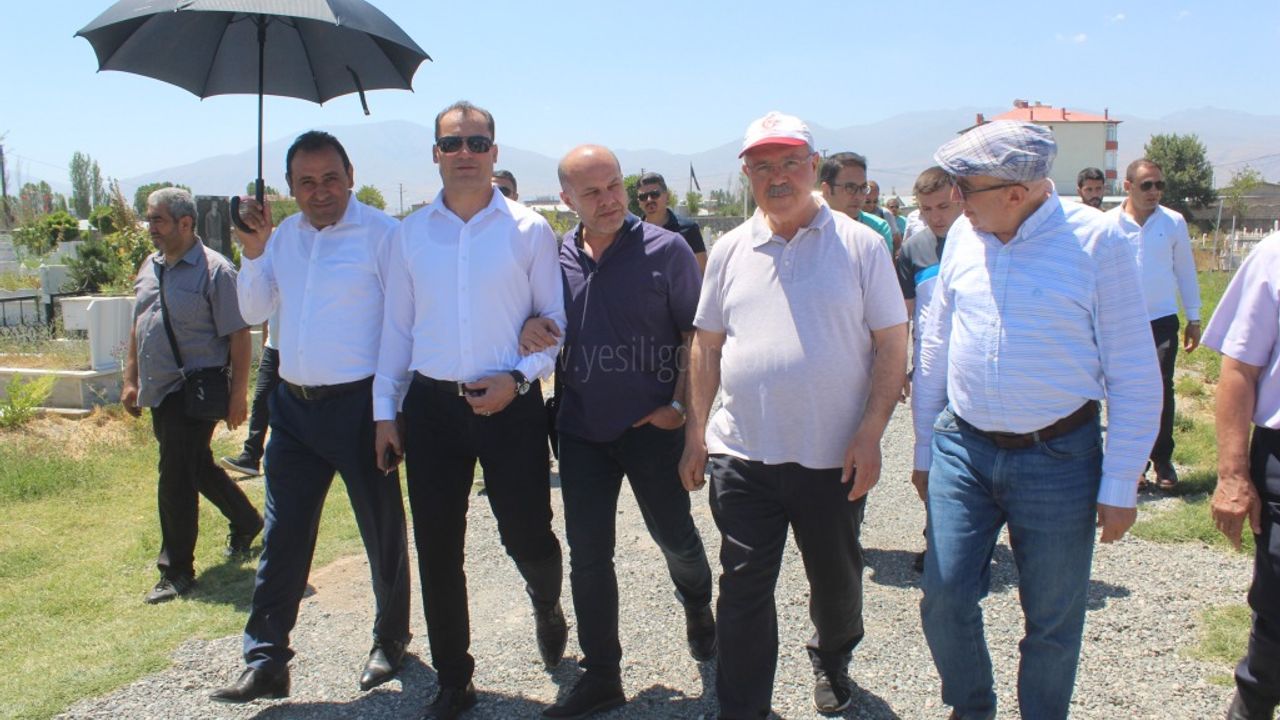 Şehitler Ziyaret Edildi Şehitliğe Çelenk Bırakıldı