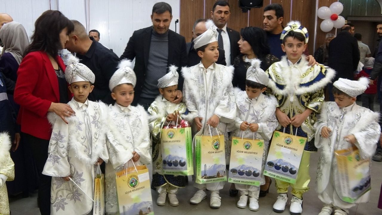 IĞDIRDA TOPLU SÜNNET TÖRENİNE DÜZENLENDİ