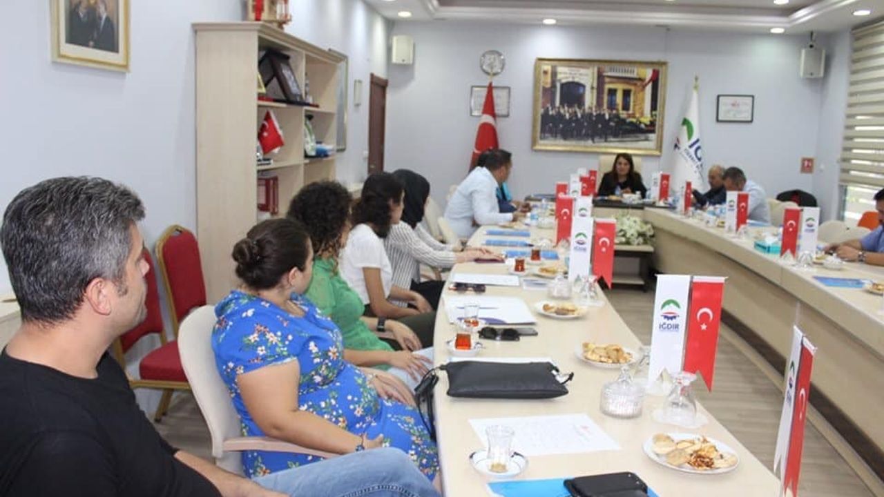 IĞDIR TİCARET VE SANAYİ ODASINDA DIŞ TİCARET BİLGİLENDİRME SEMİNERİ DÜZENLENDİ