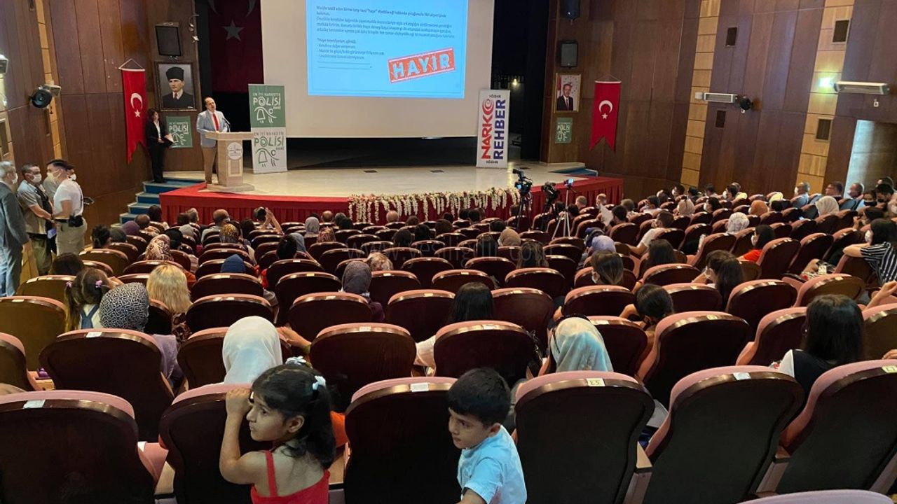 ''En İyi Narkotik Polisi Anne'' projesi vatandaşa anlatıldı