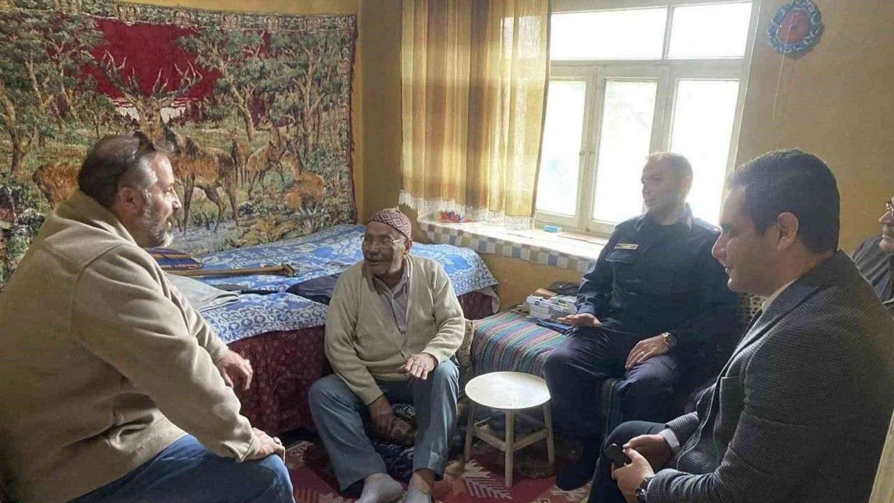 Cumhuriyetle aynı yaşı paylaşan vatandaşlara vefa buluşması