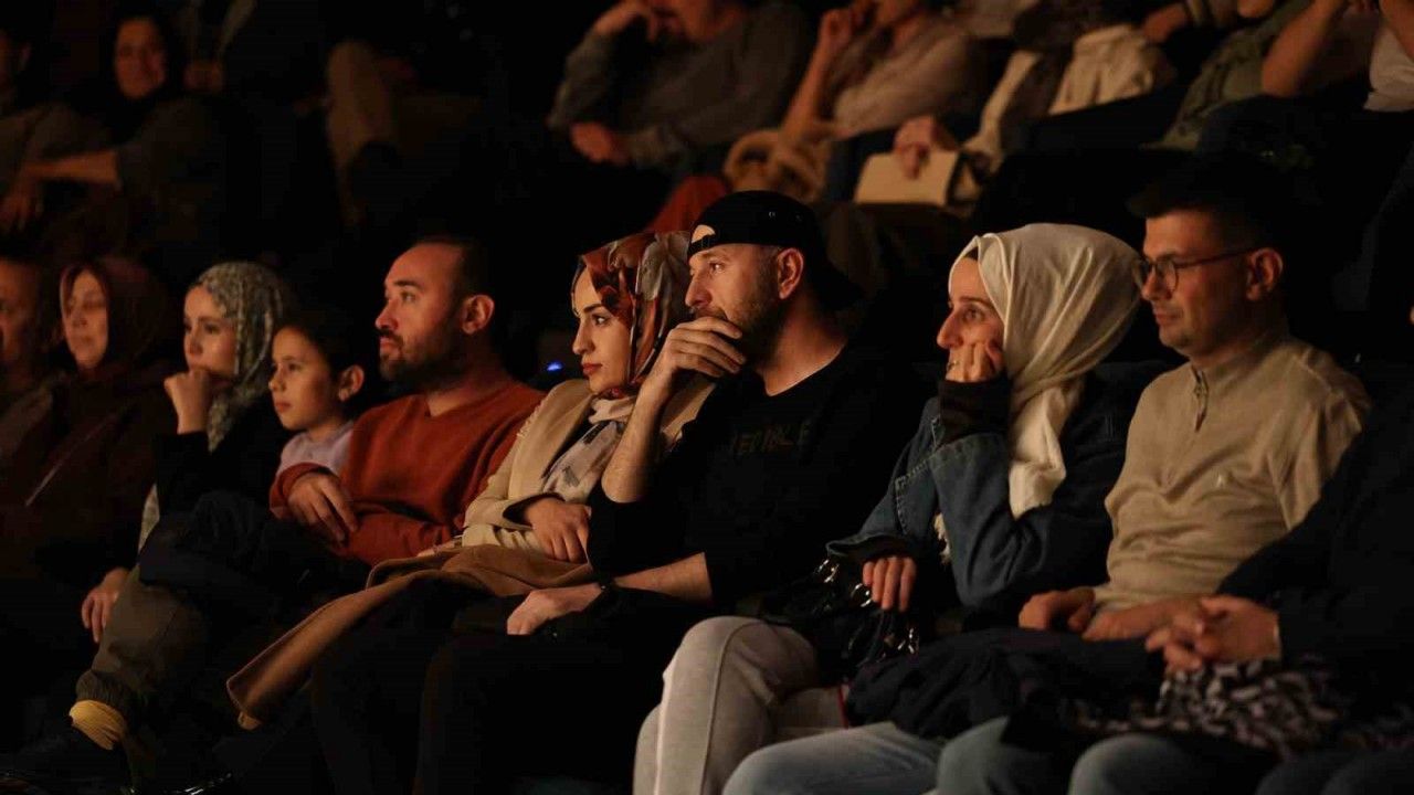 Ekim takvimi "Mükemmel Partner" tiyatrosu ile son buldu