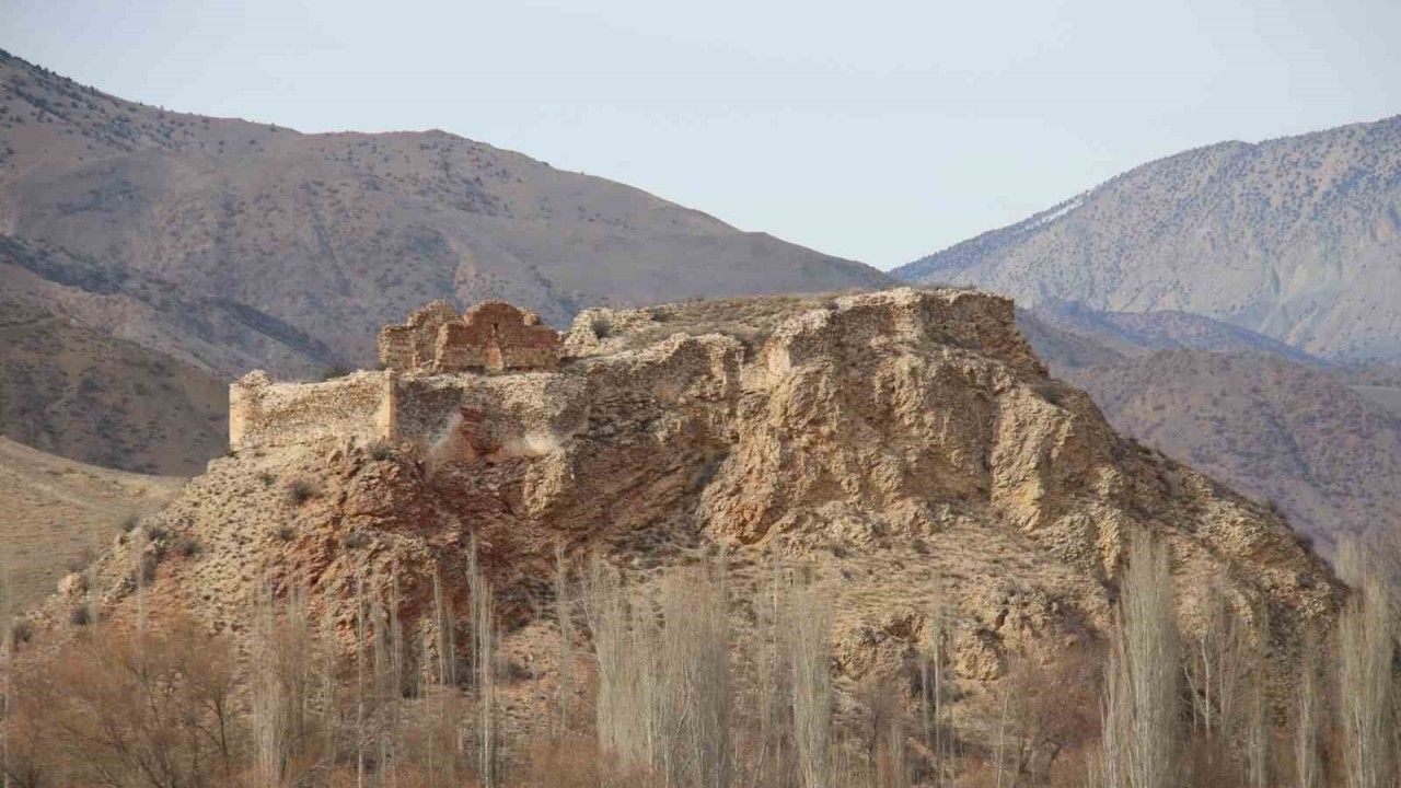 Erzurum’daki Kız ve Oğlan Kalesi ilgi bekliyor