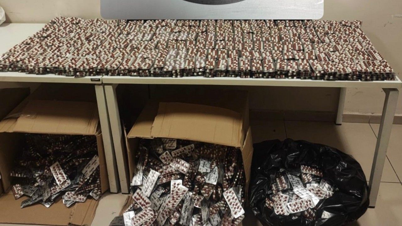 İzmir’de binlerce uyuşturucu nitelikli hap ele geçirildi