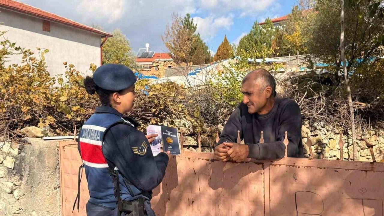 Jandarma Bayat’ta kadına şiddetle mücadeleyi anlattı