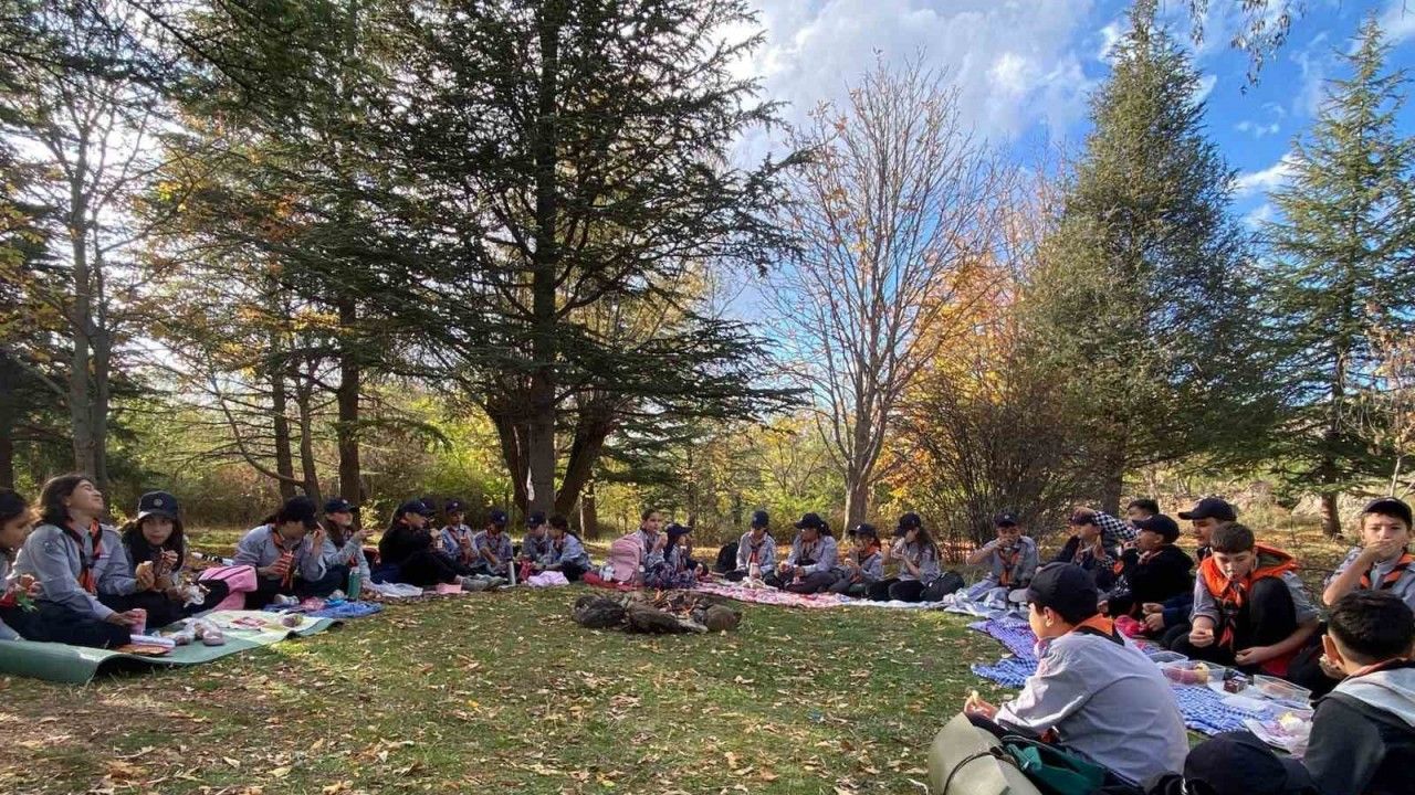 Minik izciler Cumhuriyet Bayramını farklı bir etkinlikle kutladı