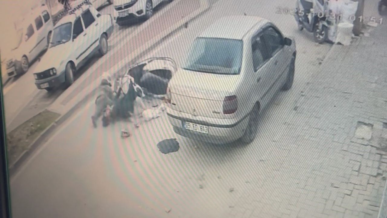 Motosiklet yayaya çarptı: 2 yaralı