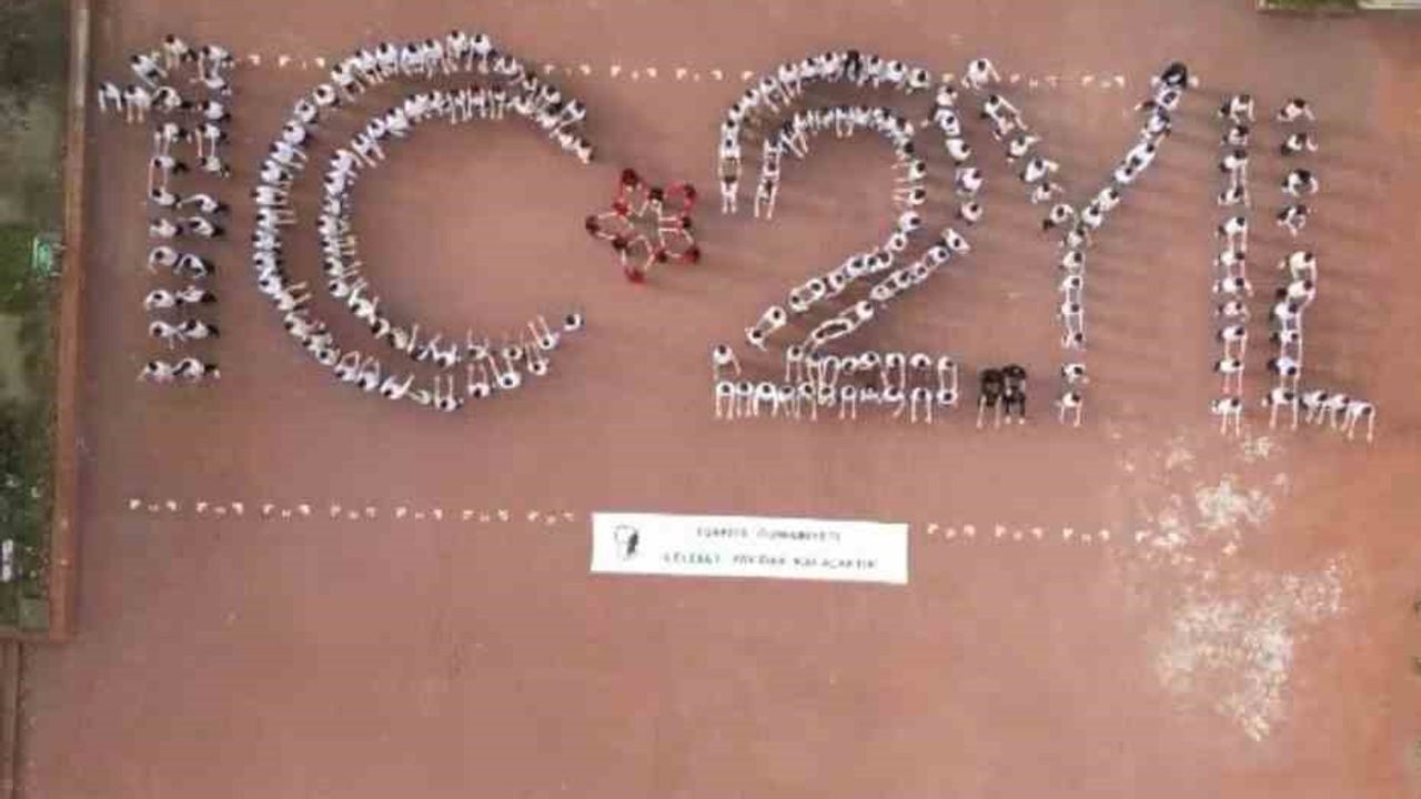 Öğrenciler Cumhuriyetin 102.yılını çizdi