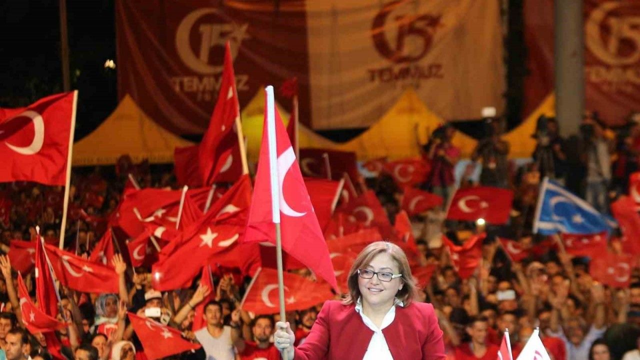 Şahin: "Cumhuriyet, birliğimizin ve kararlılığımızın ebedi simgesidir"