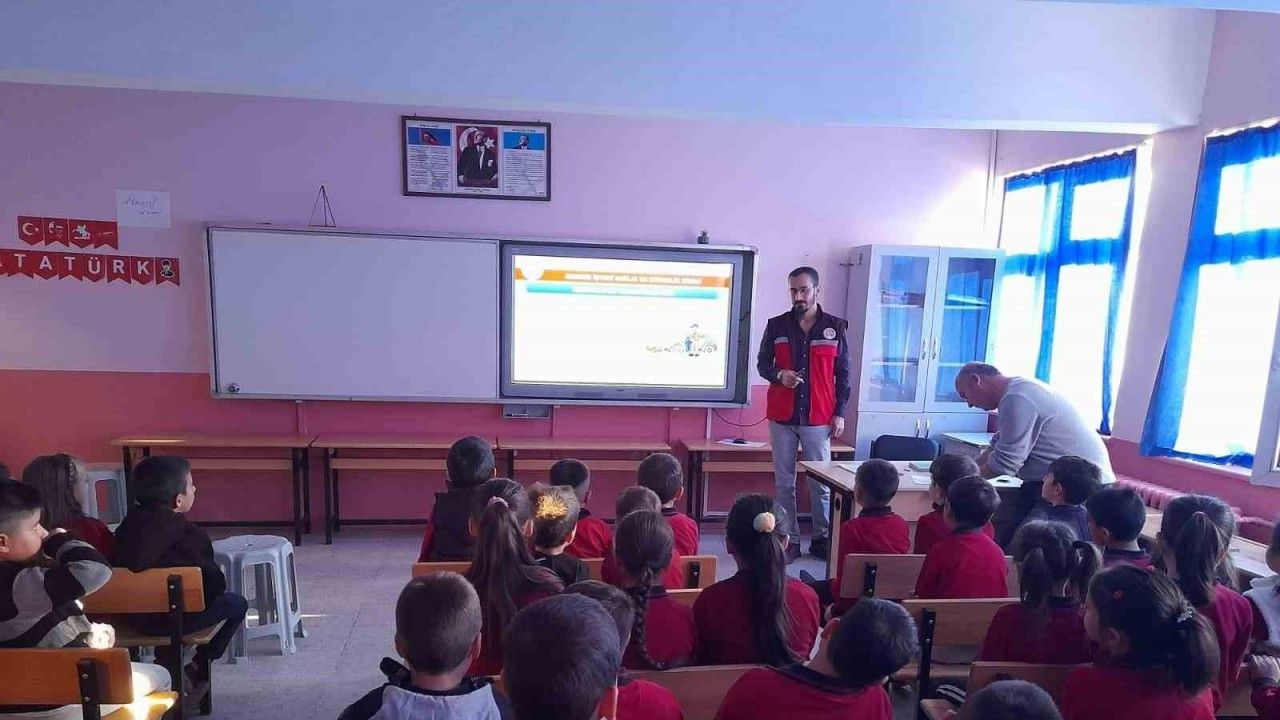 Sandıklı’da öğrenci ve velilere ilk yardım eğitimi