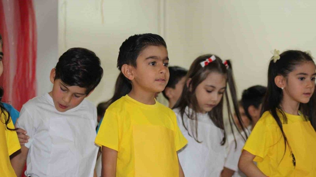 Sarıkamış’ta minik öğrencilerin 29 Ekim etkinliği