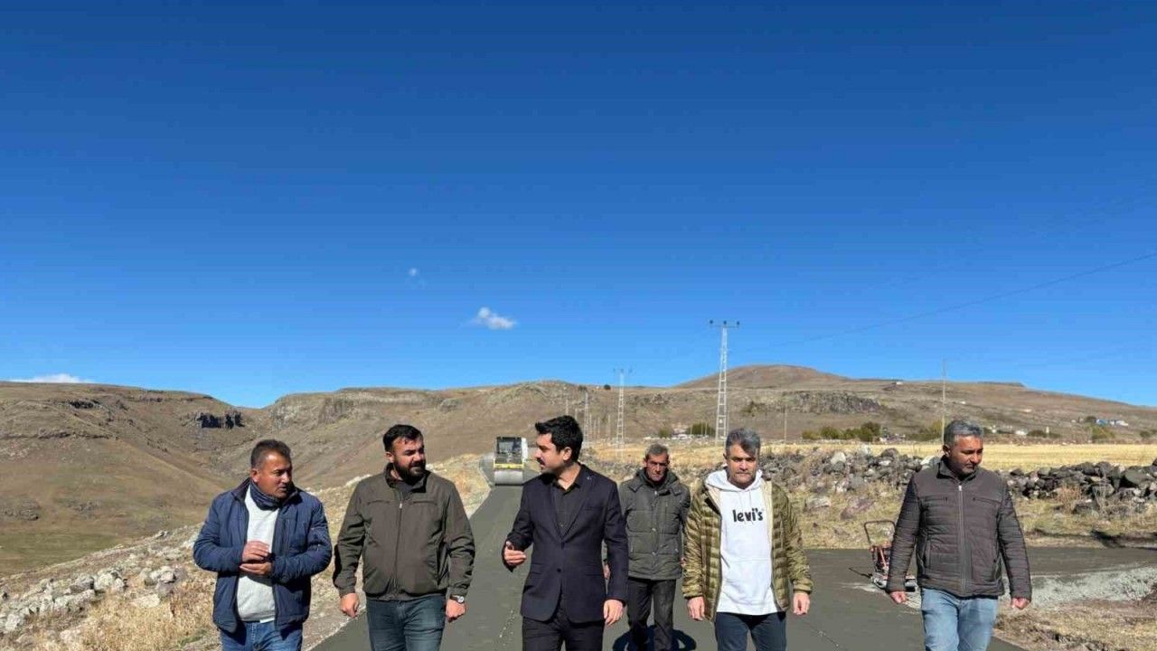 Susuz’da köy yolları beton oluyor