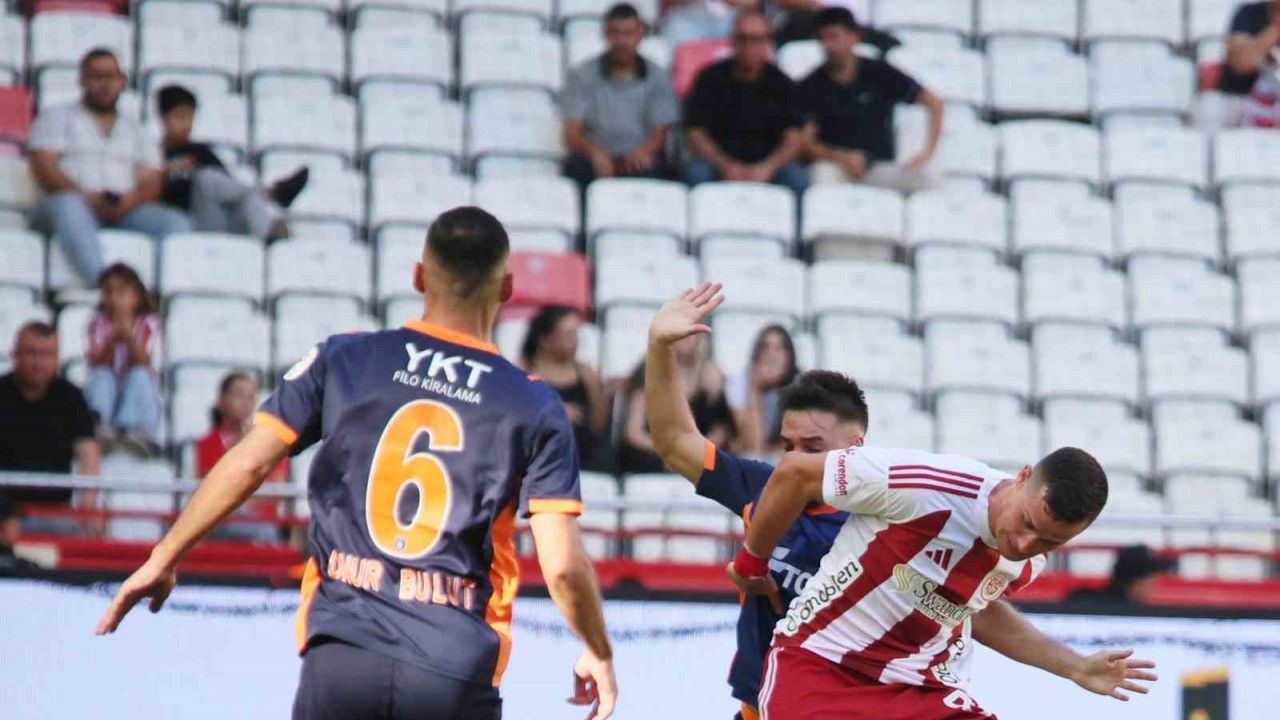 Trendyol Süper Lig: Antalyaspor: 0 - RAMS Başakşehir: 4 (Maç sonucu)